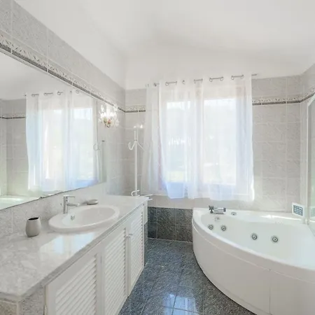 Villa Mimosa Con Piscina - Goelba