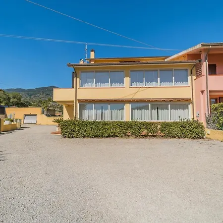 Mimosa Con Piscina - Goelba Marmi