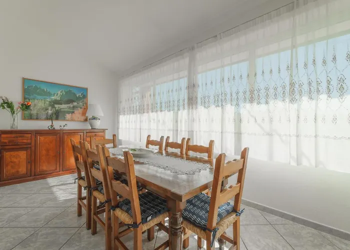 Mimosa Con Piscina - Goelba Marmi