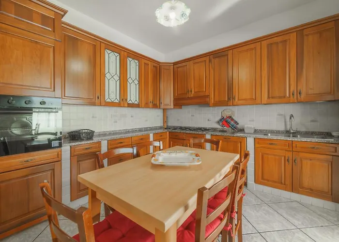 Mimosa Con Piscina - Goelba Marmi