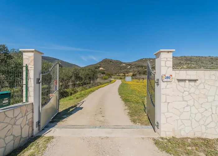 Mimosa Con Piscina - Goelba * Marmi