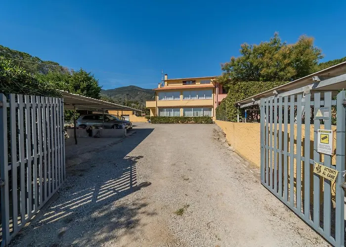 Mimosa Con Piscina - Goelba Marmi