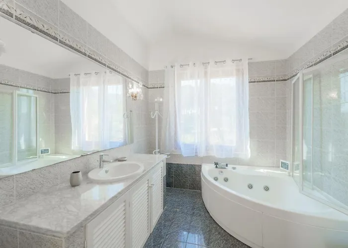 Villa Mimosa Con Piscina - Goelba