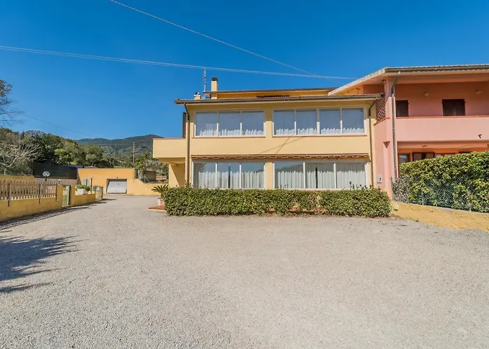 Mimosa Con Piscina - Goelba Marmi